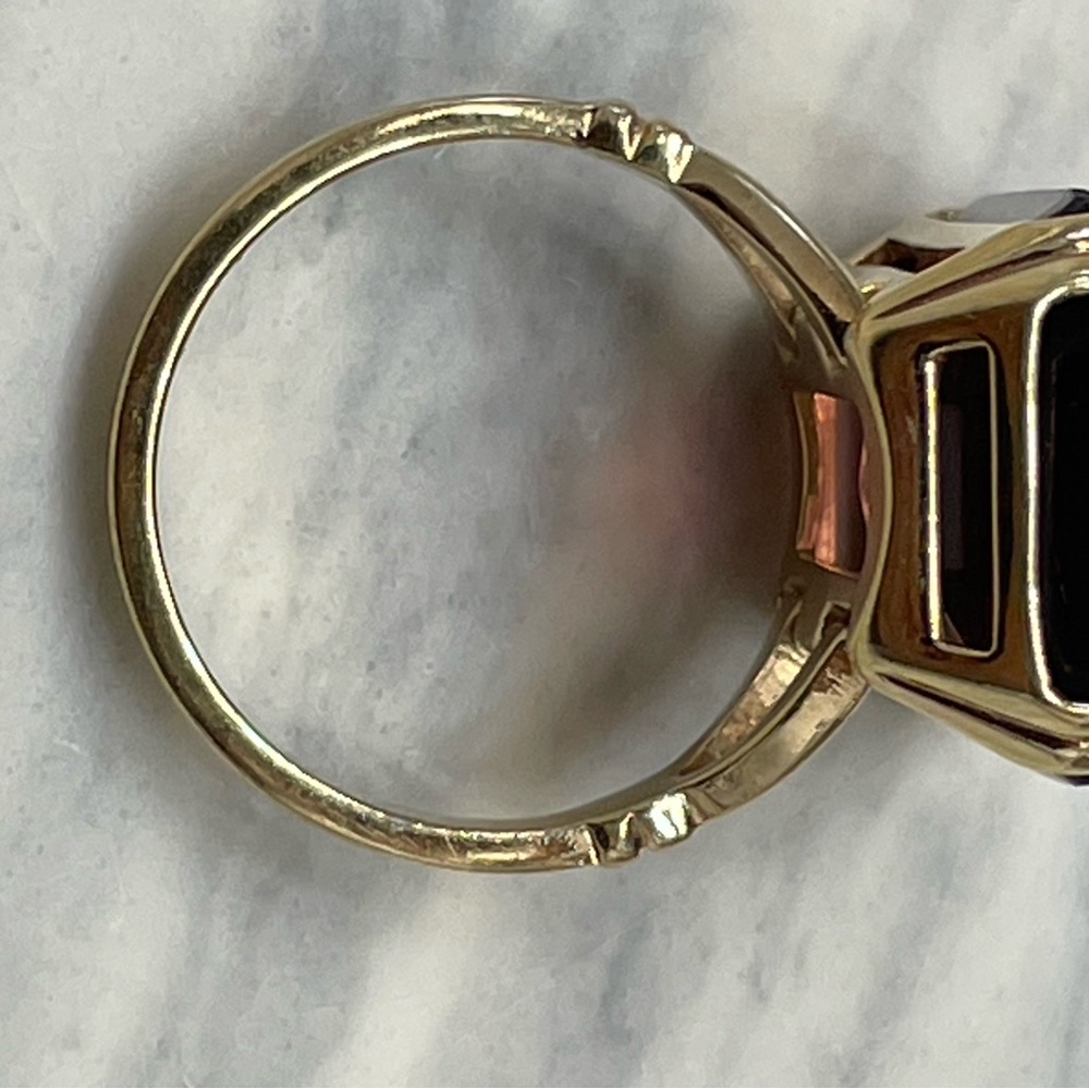 1975 Vintage Avon Large Emerald Cut Smokey Purple Statement Ring Sz 7 Gold Tone - Picture 13 of 14